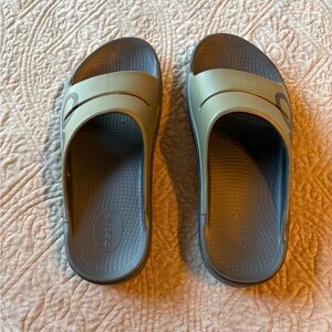 OOFOS Olive and Black Men's Sandals